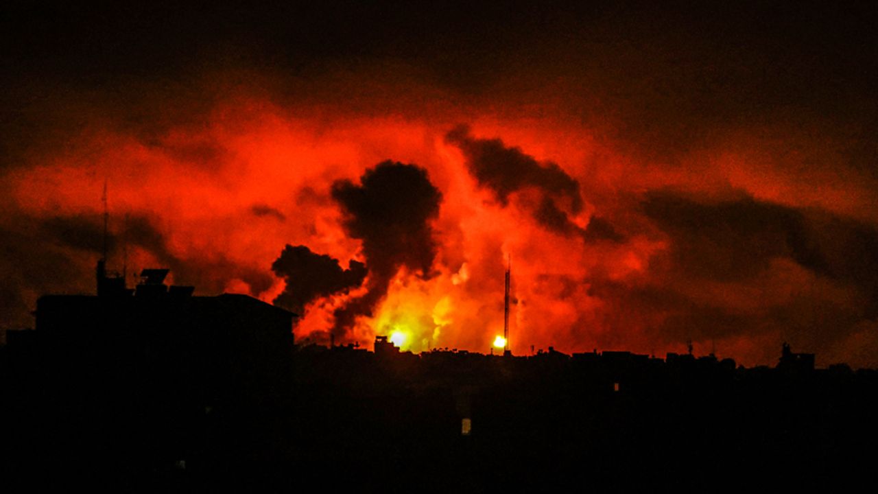 İsrail vahşetinde 22'nci gün: Gazze yoğun bombardıman altında