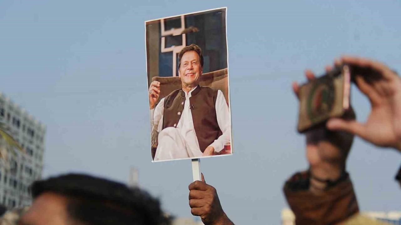 Pakistan’da eski Başbakan İmran Han'a hapis!