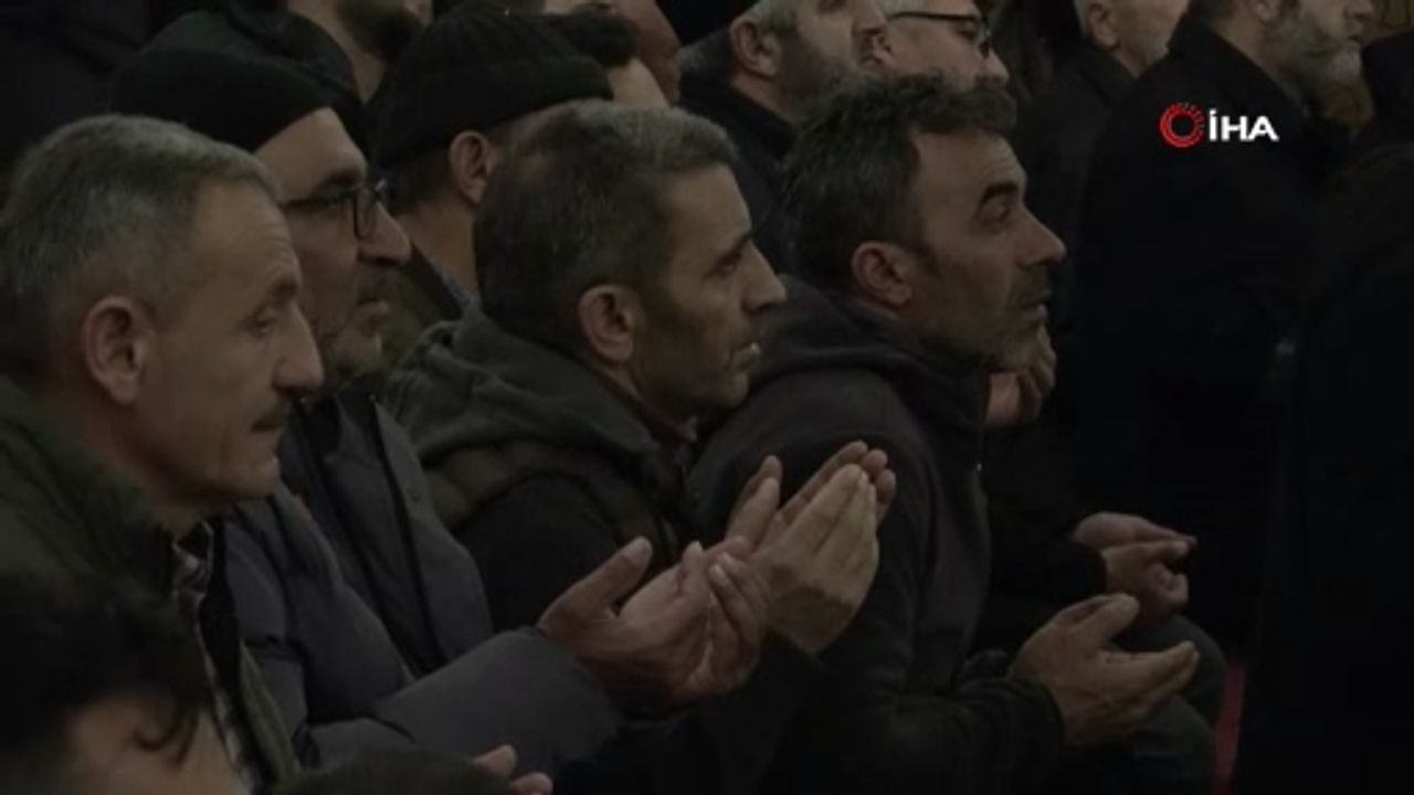 Konya’da vatandaşlar camilere akın etti