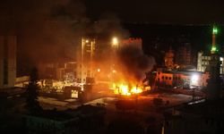 İsrail, Nasr Çocuk Hastanesi'nin girişini vurdu
