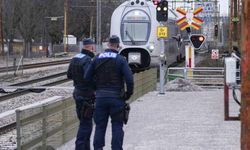 Yük treni yayalara çarptı, 3 kişi öldü