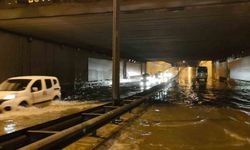 Antalya'da şiddeti yağış: Okullar tatil edildi
