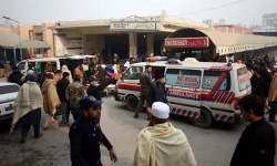 Pakistan’da 2 ayrı seçim bürosuna yönelik bombalı saldırı
