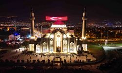 Deprem bölgesinde Kadir Gecesi'nde Kur'an-ı Kerim dağıtıldı