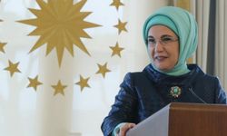 Emine Erdoğan, Mete Gazoz’u kutladı