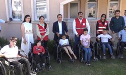 Kızılay 9 engelli çocuğa tekerlekli sandalye dağıttı