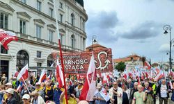 Varşova'da 35 bin kişi AB'yi protesto etti