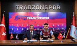 Trabzonspor Okay için imza töreni düzenledi