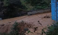 Rize’de mahalle yolları ulaşıma kapandı