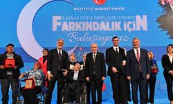 Bahçeli, engelli bireylerin anne ve babasının elini öptü