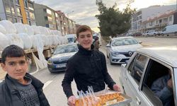 Konya’da Suriyeliler baklava dağıttı