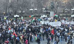 Columbia Üniversitesi'nde binlerce öğrenci protesto gösterisi düzenledi