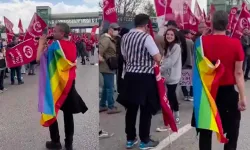 İrfan Değirmenci, 1 Mayıs yürüyüşünde LGBT bayrağı taşıdı