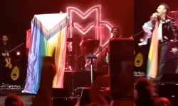 Mabel Matiz'in ODTÜ konserine LGBT bayrağıyla çıkması tepki çekti