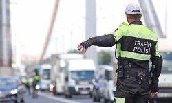 Trafikte telefonla konuşan sürücülere kademeli para cezası