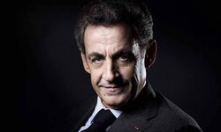 Fransa, Sarkozy’nin Liyakat Nişanı’nı geri aldı