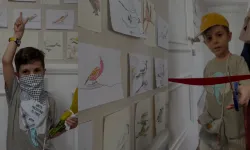 Minik sanatçı Akif'ten Gazze’ye destek: Gazze kuşlar gibi özgür olacak