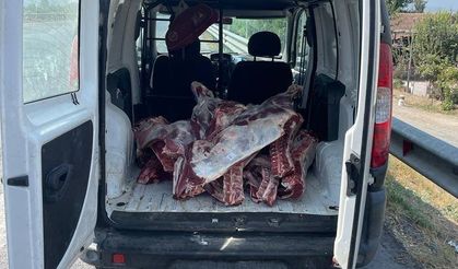 Sağlıksız şartlarda taşınan yüzlerce kilo et yakalandı