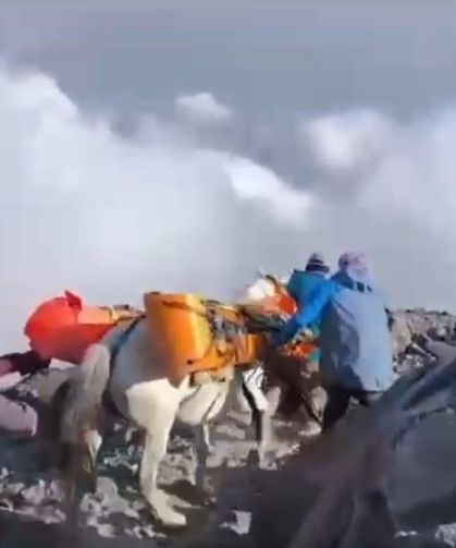 Ağrı Dağı’nda ölen dağcıların cenazeleri indirildi
