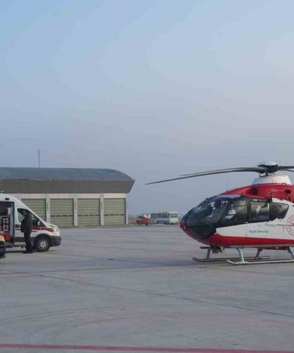 Ambulans helikopter 1 günlük bebek için havalandı