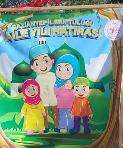 Gaziantep İl Müftülüğü’nün afişi tartışma yarattı: Halk TV’de tepkiyle karşılandı