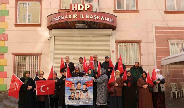 HDP önündeki evlat mücadelesinde Gara Şehitleri anıldı