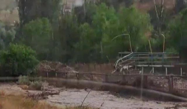 Sivas’ta sel nedeniyle köprü yıkıldı