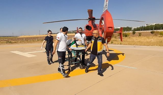 Ambulans helikopter yaşlı hasta için havalandı