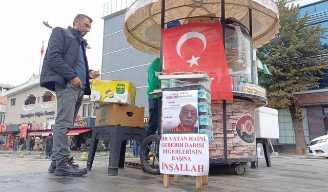 Gülen’in ölümünü tatlı dağıtarak kutladı