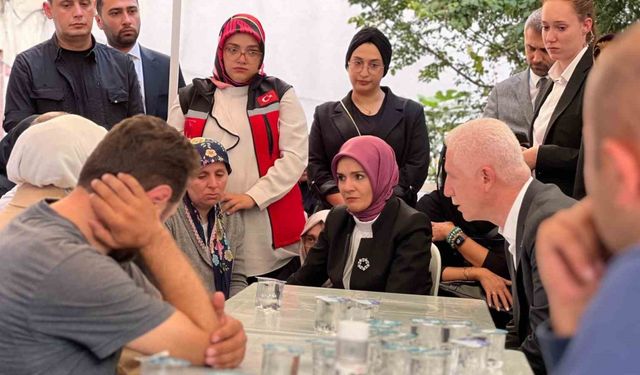 Mahinur Özdemir Göktaş, iki genç kızın ailelerini ziyaret etti