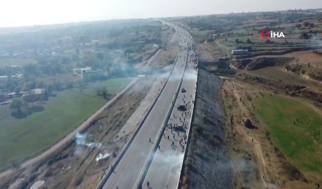 Khan'ın destekçileri polis ile çatıştı: 1 ölü