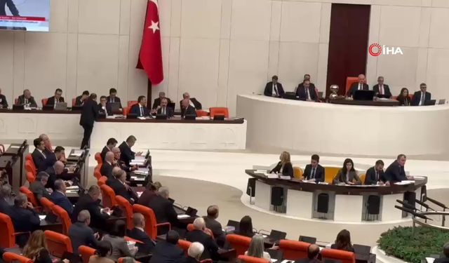 Bahçeli, DEM Parti Eş Genel Başkanını alkışladı