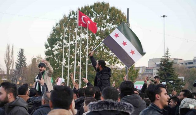 Gaziantep’te Esad rejiminin devrilmesi kutlandı