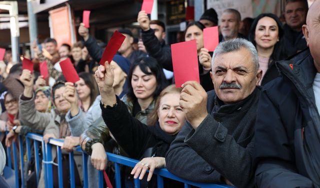 Özel, iktidara İzmir'de kırmızı kart gösterdi