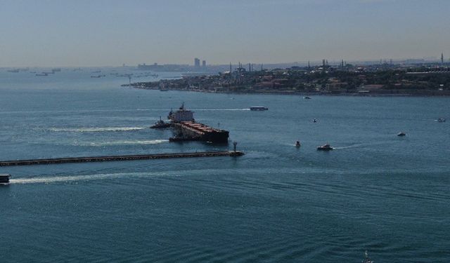 İstanbul Boğazı gemi trafiğine açıldı