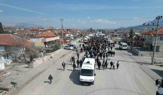 Minik Nazlı’yı son yolculuğuna mahalleli uğurladı