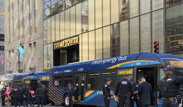 Protestocular Trump Tower’ı işgal etti