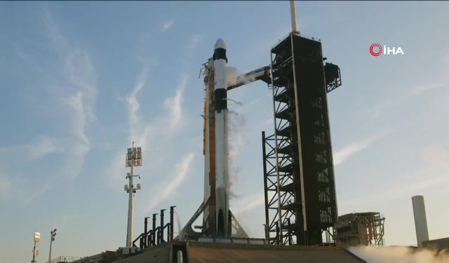 SpaceX, 4 astronotu ISS'e gönderdi