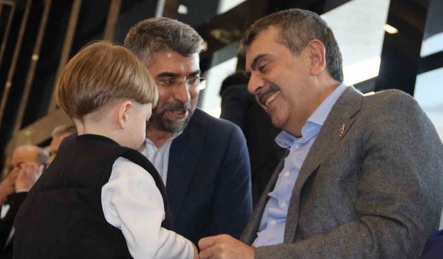 Bakan Tekin: Kız çocuklarını okula kazandırmak için gerekirse kız okulları açmalıyız