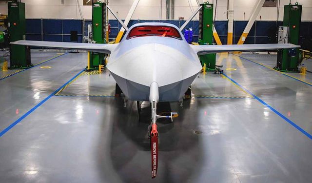 ABD’nin yeni nesil insansız savaş uçağı YFQ-42A ilk kez görüntülendi
