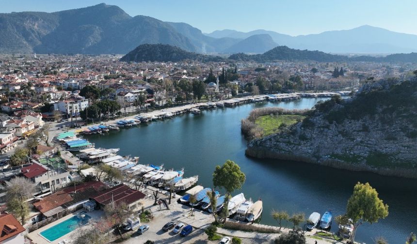 Türkiye'de ilk korunan alanlardan biri olan Köyceğiz-Dalyan Özel Çevre Koruma Bölgesi sınırlarındaki bölgede tatlı su balıklarının önemli bir yaşam merkezi olurken aynı zamanda bölge bir çok endemik bitkiye de ev sahipliği yapıyor.