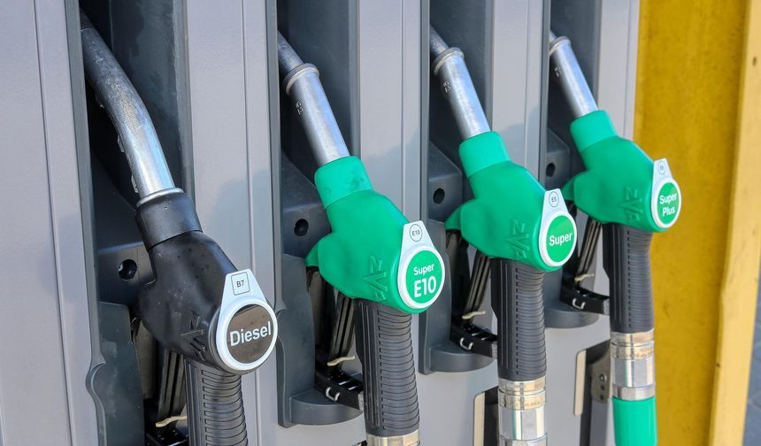 Benzine ve motorine zam geldi