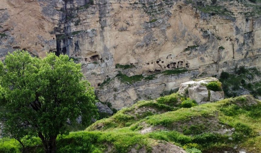 Urartu mağaralarının bilinmeyenlerini halk hafızası yaşatıyor