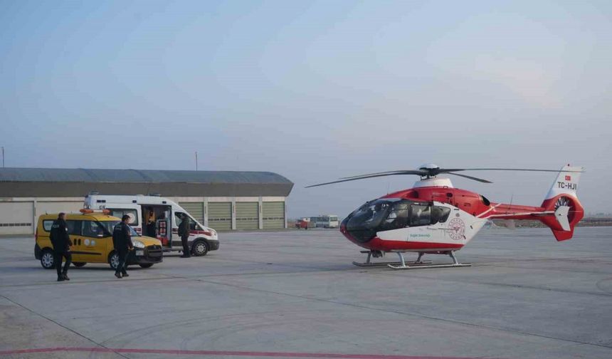 Ambulans helikopter 1 günlük bebek için havalandı