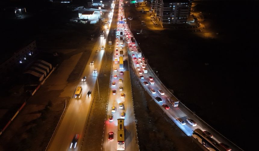 Yarıyıl tatili başladı, trafik yoğunluğu arttı