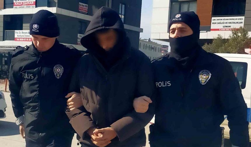 'Geç geldin’ diye kızan babasını bıçakladı