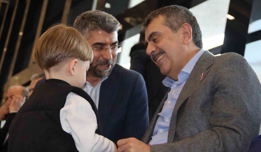 Bakan Tekin: Kız çocuklarını okula kazandırmak için gerekirse kız okulları açmalıyız