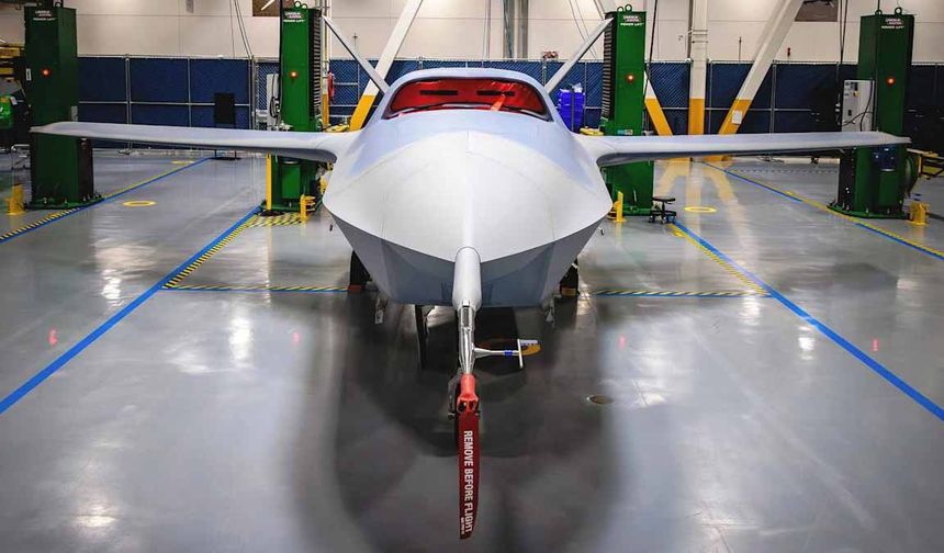 ABD’nin yeni nesil insansız savaş uçağı YFQ-42A ilk kez görüntülendi