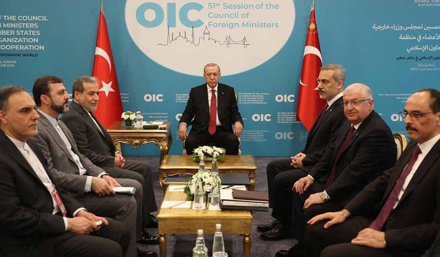 Cumhurbaşkanı Erdoğan, İİT zirvesinde Arakçi, Munir ve Dar ile görüştü